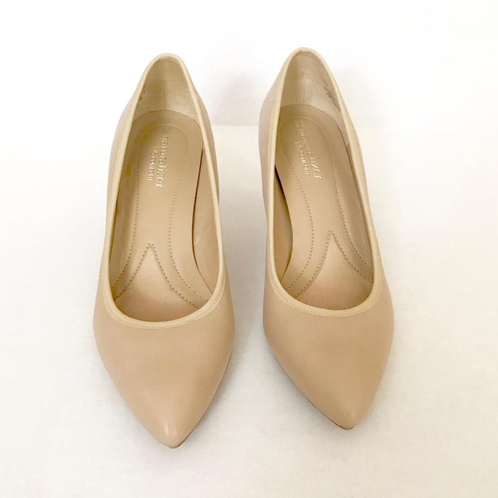 Naturalizer nude pumps size 7